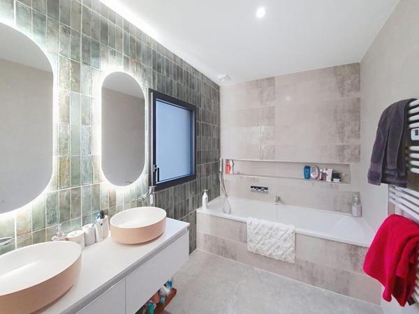 LORIENT : Belle maison contemporaine T5 avec des prestations de qualité