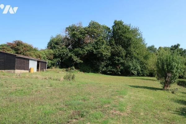 AU COEUR DE POUZAUGES, MAISON DE 1990 DISPOSANT DE 4 CHAMBRES, SUR UN TERRAIN DE 3200 m².
