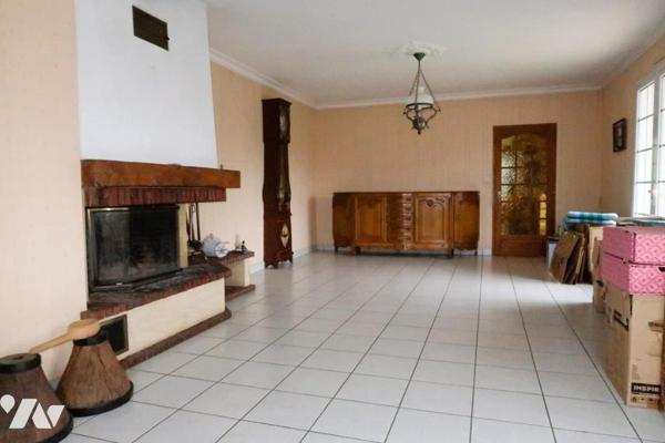 AU COEUR DE POUZAUGES, MAISON DE 1990 DISPOSANT DE 4 CHAMBRES, SUR UN TERRAIN DE 3200 m².