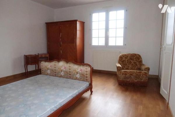 AU COEUR DE POUZAUGES, MAISON DE 1990 DISPOSANT DE 4 CHAMBRES, SUR UN TERRAIN DE 3200 m².