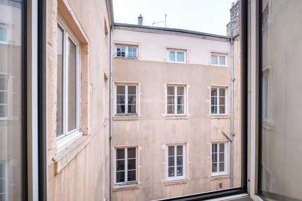 Vente                                                      Appartement
                        
                     4 pièces                      81 m2                     à Lyon 2