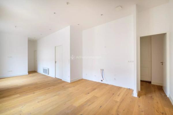 Vente                                                      Appartement
                        
                     4 pièces                      81 m2                     à Lyon 2