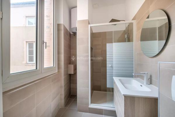 Vente                                                      Appartement
                        
                     4 pièces                      81 m2                     à Lyon 2