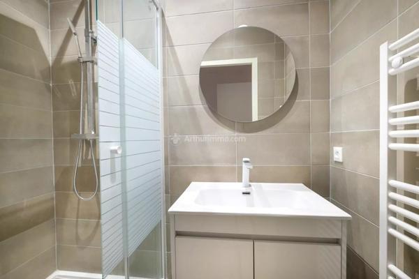 Vente                                                      Appartement
                        
                     4 pièces                      81 m2                     à Lyon 2
