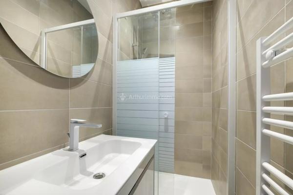 Vente                                                      Appartement
                        
                     4 pièces                      81 m2                     à Lyon 2