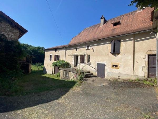 Ancien Corps de Ferme - 146 m² Habitables - 670 m² de dépendances au sol - 2 ha de terrain