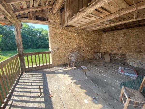 Ancien Corps de Ferme - 146 m² Habitables - 670 m² de dépendances au sol - 2 ha de terrain