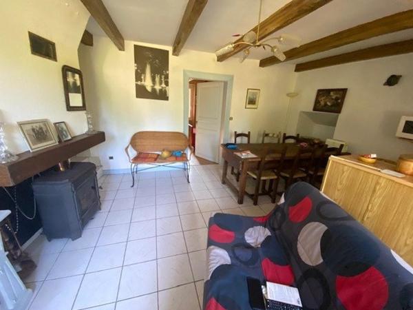 Ancien Corps de Ferme - 146 m² Habitables - 670 m² de dépendances au sol - 2 ha de terrain