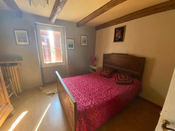 Ancien Corps de Ferme - 146 m² Habitables - 670 m² de dépendances au sol - 2 ha de terrain