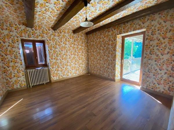 Ancien Corps de Ferme - 146 m² Habitables - 670 m² de dépendances au sol - 2 ha de terrain