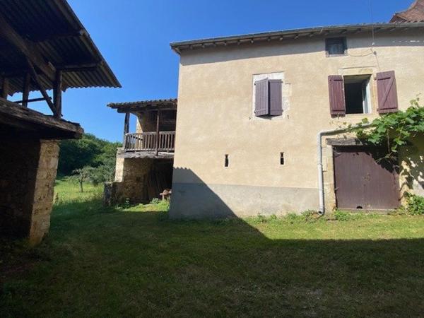 Ancien Corps de Ferme - 146 m² Habitables - 670 m² de dépendances au sol - 2 ha de terrain