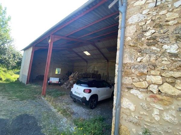 Ancien Corps de Ferme - 146 m² Habitables - 670 m² de dépendances au sol - 2 ha de terrain