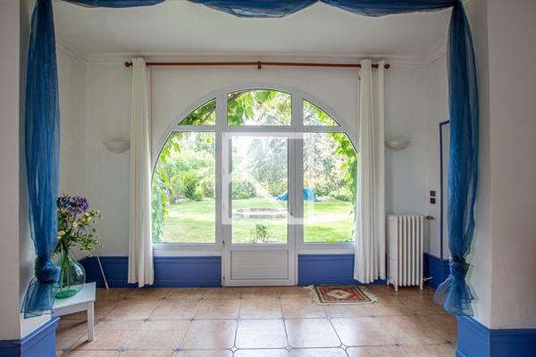 ELEGANTE PROPRIETE DANS UN CADRE PAISIBLE ET VERDOYANT