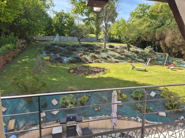 Vente                                                      Maison
                        
                     9 pièces                      234 m2                     à Montévrain