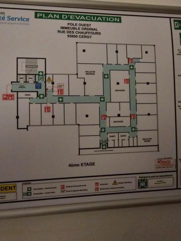 27 bureaux sur 605 m2 avec parkings à vendre à Cergy au prix de 550000 euros