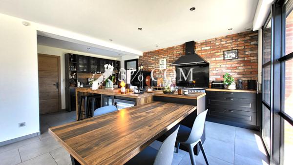 Maison 5 pièce(s) 3 chambre(s) 146 m²