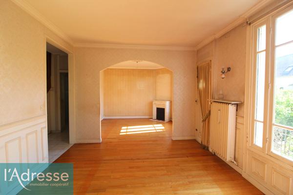 Maison familiale avec sous-sol total à Savigny-sur-Orge.