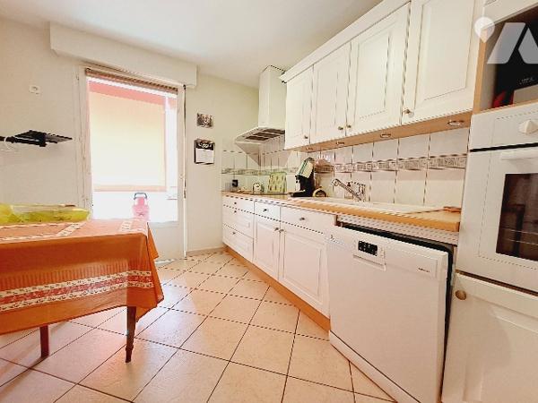 Montélimar, appartement en rez-de-chaussée, 2 chambres et un balcon.