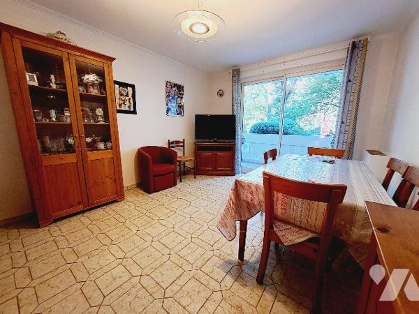 Montélimar, appartement en rez-de-chaussée, 2 chambres et un balcon.