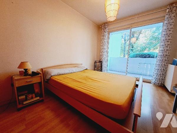 Montélimar, appartement en rez-de-chaussée, 2 chambres et un balcon.