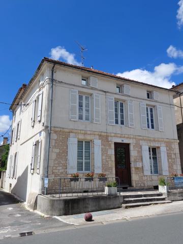 MAISON DE CARACTERE CENTRE-VILLE MIRAMBEAU