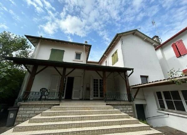 Maison à vendre    9 pièces •  Dax