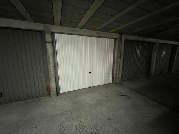 Stationnement à louer    Villeurbanne