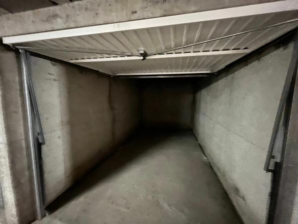 Stationnement à louer    Villeurbanne