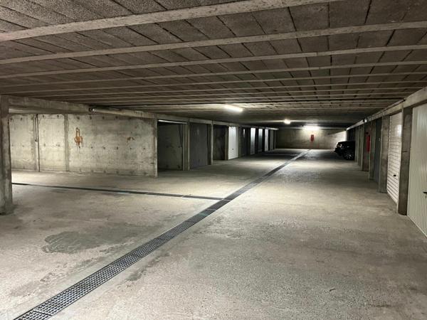 Stationnement à louer    Villeurbanne