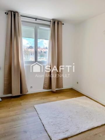 FEYZIN GARE  - DERNIER ETAGE -