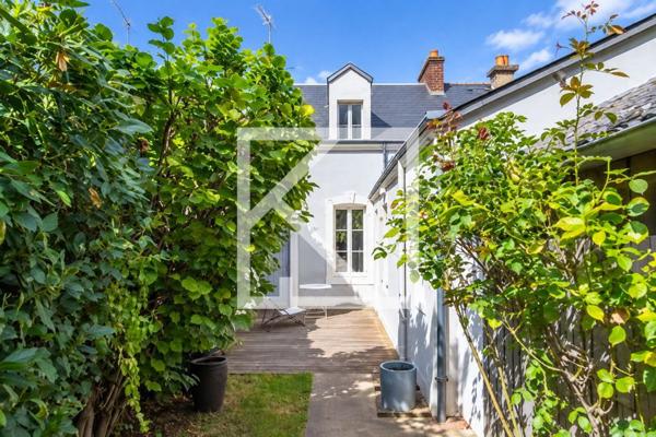CHARMANTE MANCELLE AVEC JOLI JARDIN
