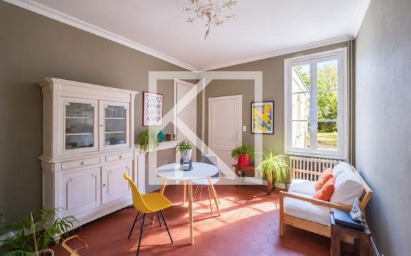 CHARMANTE MANCELLE AVEC JOLI JARDIN