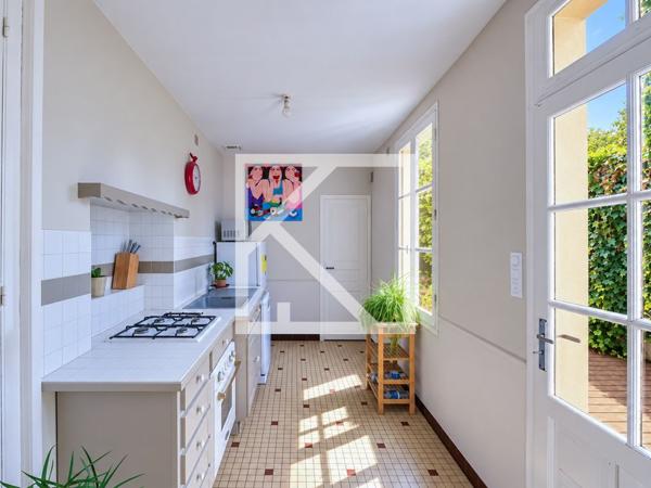CHARMANTE MANCELLE AVEC JOLI JARDIN