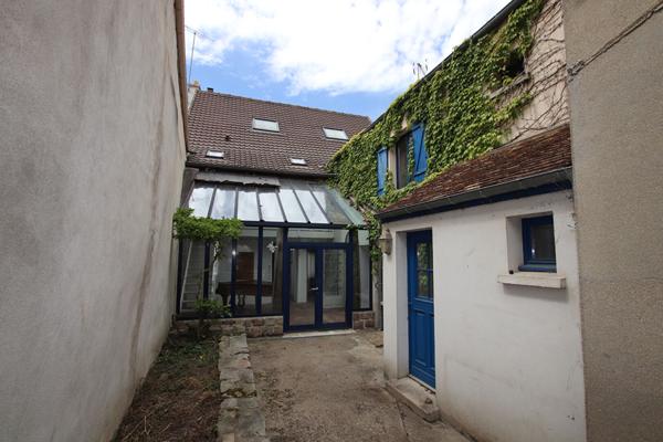 Maison 10 pièces à Linas proche centre-ville.