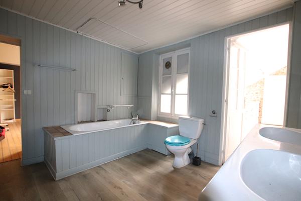 Maison 10 pièces à Linas proche centre-ville.