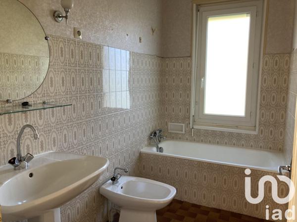 Maison 6 pièces de 95 m² à Sail-sous-Couzan (42890)