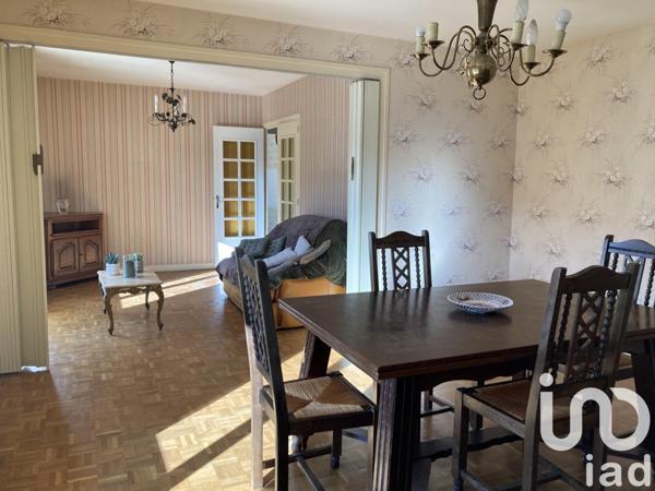 Maison 6 pièces de 95 m² à Sail-sous-Couzan (42890)