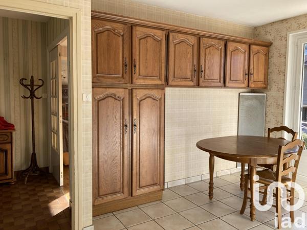 Maison 6 pièces de 95 m² à Sail-sous-Couzan (42890)