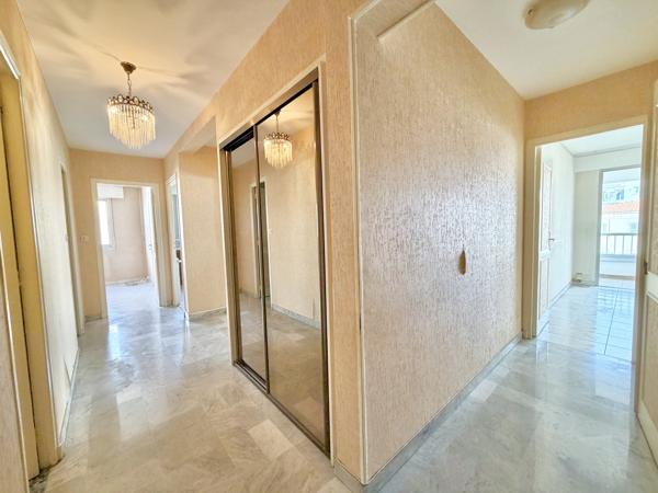 Antibes (06600) ANTIBES CENTRE 3/4P DE 72 M2 EN ÉTAGE DOUBLE GARAGE ET CAVE