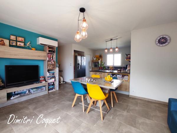 Villa de plain-pied avec piscine