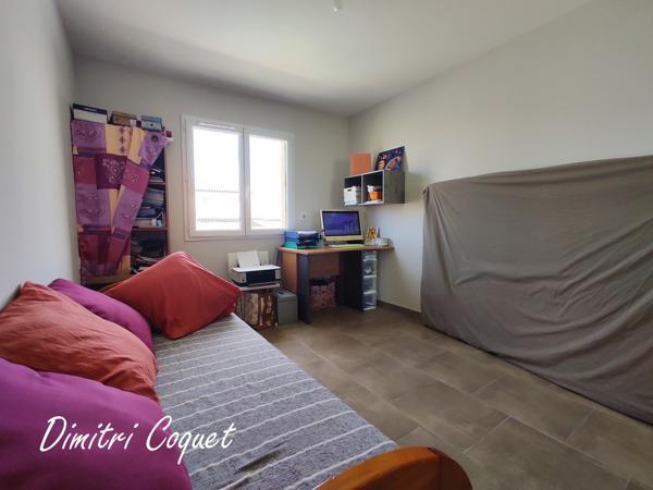 Villa de plain-pied avec piscine