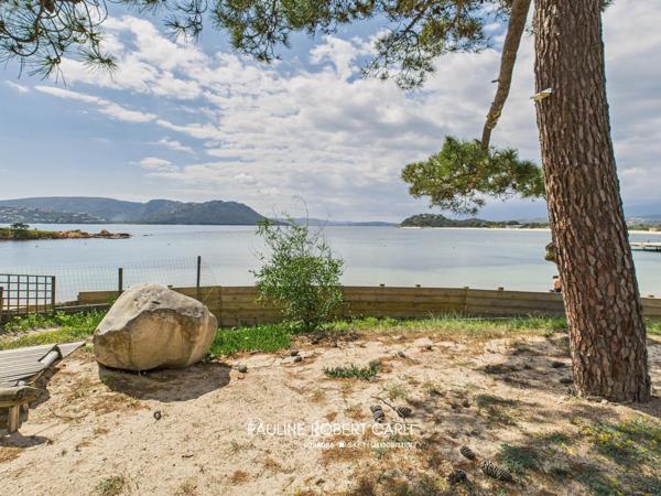 Villa pieds dans l'eau