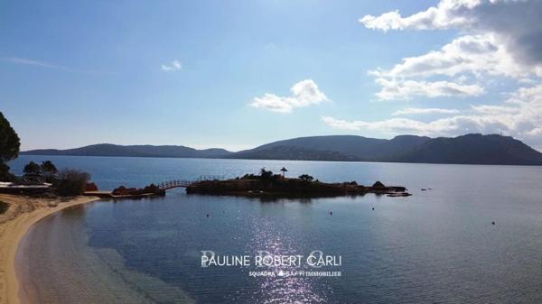 Villa pieds dans l'eau