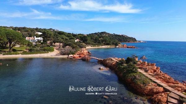 Villa pieds dans l'eau