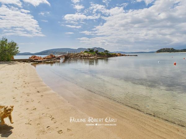 Villa pieds dans l'eau