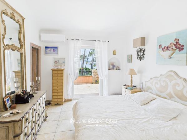 Villa pieds dans l'eau