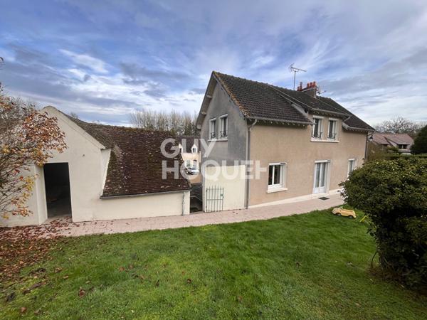 Maison 5 pièces sur un terrain de 1300 m² avec piscine dans le charmant village de Dormelles