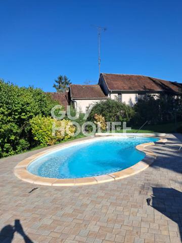 Maison 5 pièces sur un terrain de 1300 m² avec piscine dans le charmant village de Dormelles