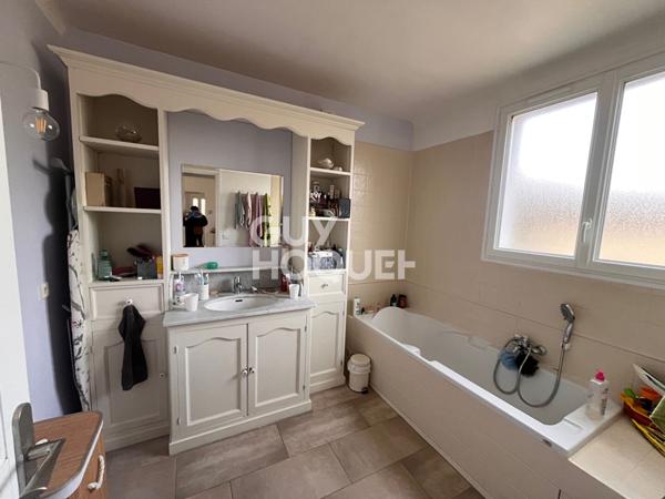 Maison 5 pièces sur un terrain de 1300 m² avec piscine dans le charmant village de Dormelles