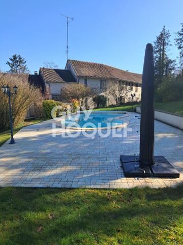 Maison 5 pièces sur un terrain de 1300 m² avec piscine dans le charmant village de Dormelles